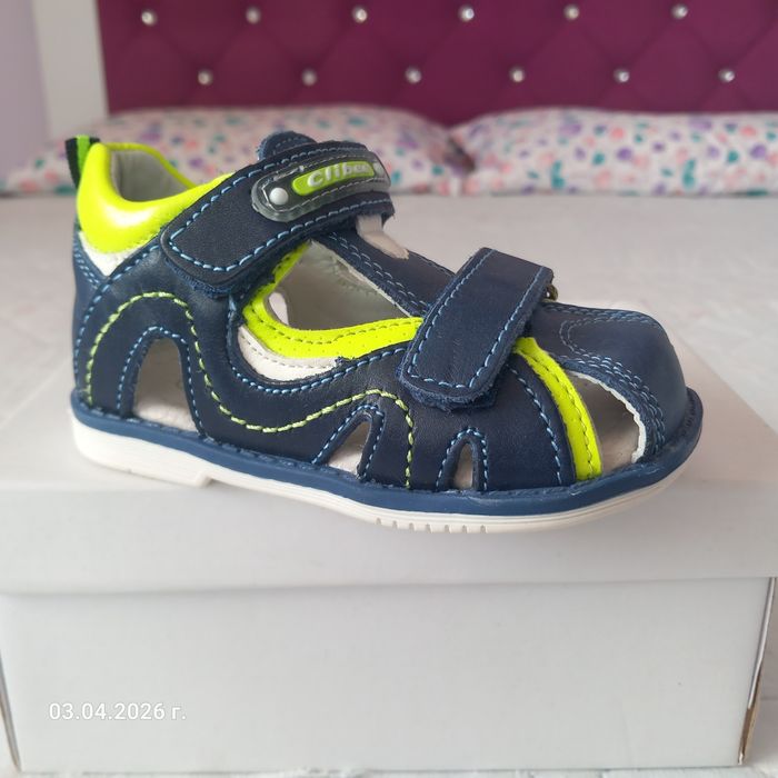 Продавам чисто нови детски сандали