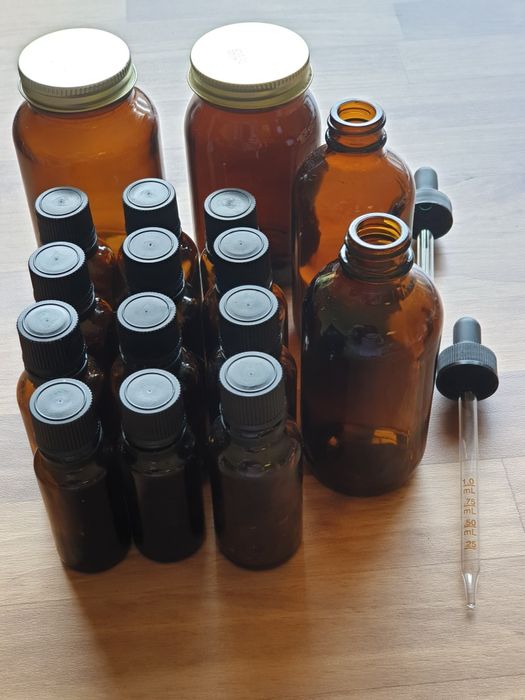 Продавам шишета тъмно стъкло