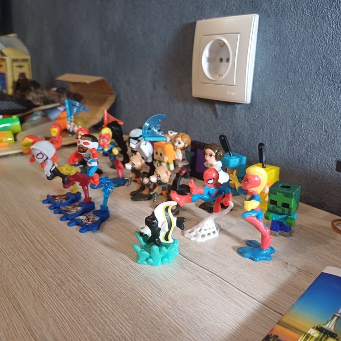 Продаю фигурки из киндеров