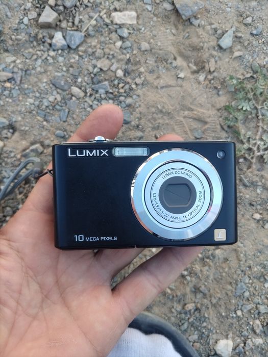 Fotoapparat satiladi Panasonic