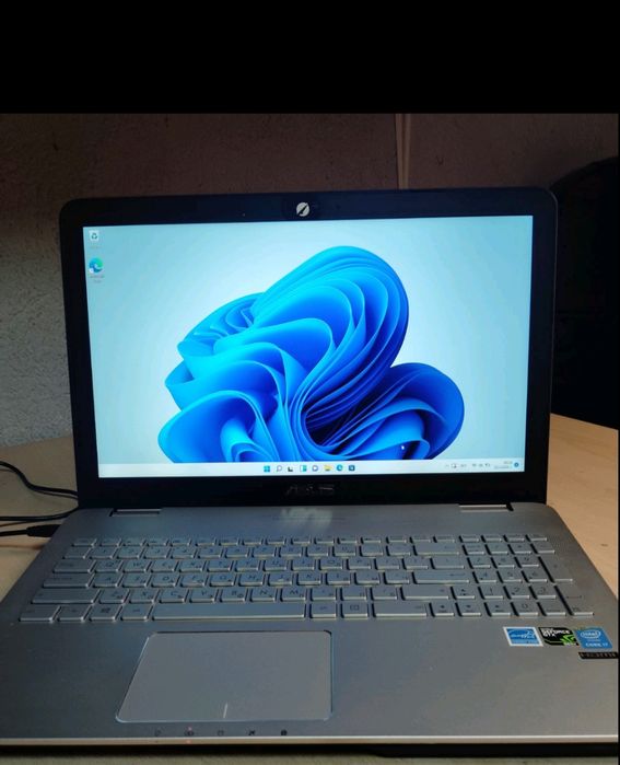 Продавам лаптоп asus N551J