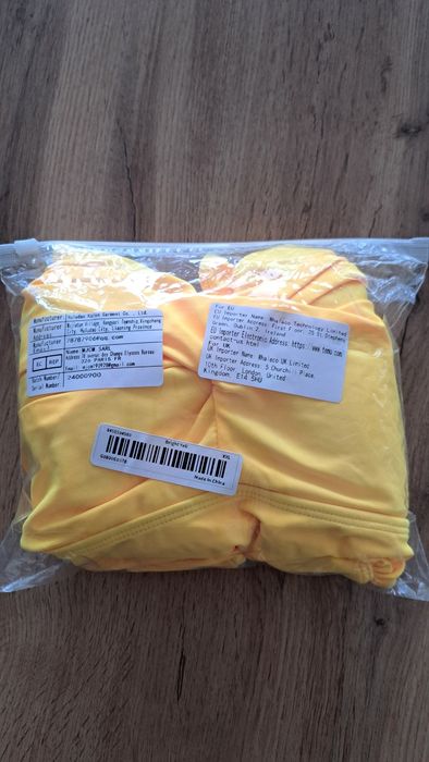 Подарявам нов цял жълт бански костюм