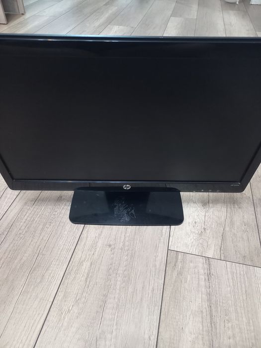Монитор HP в хорошем состоянии.