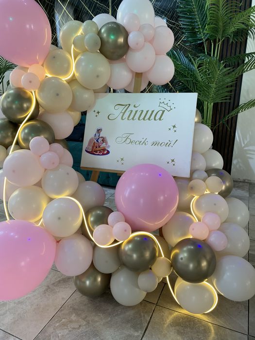 Фотозона с мольбертом 18.000