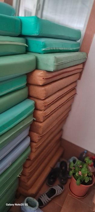 Vând saltele din  burete cu husa din piele cu fermoar 90x190 cm