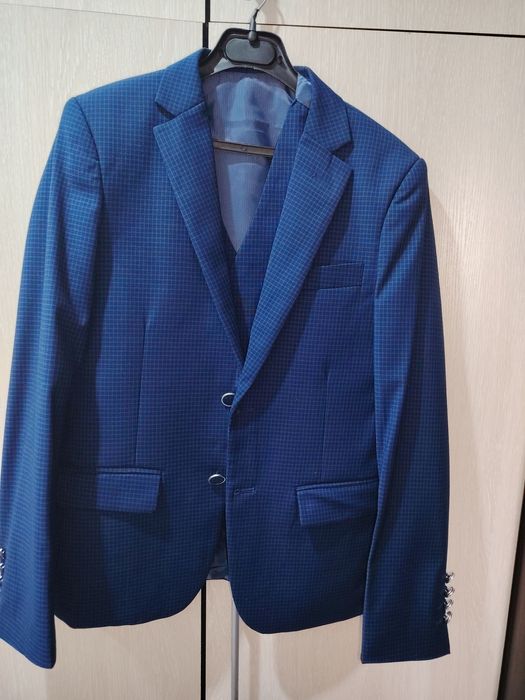 Школьный пиджак с жилеткой.