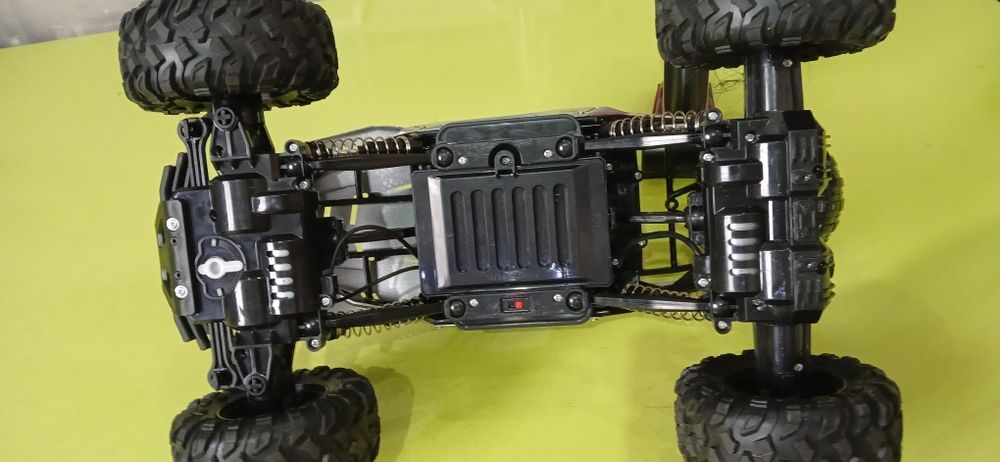 Машина с пультом