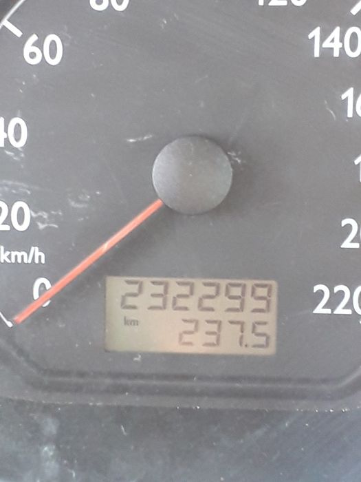 Vand auto ww pollo 1.2 benzina din anul 2004  pe benzina 47 kw