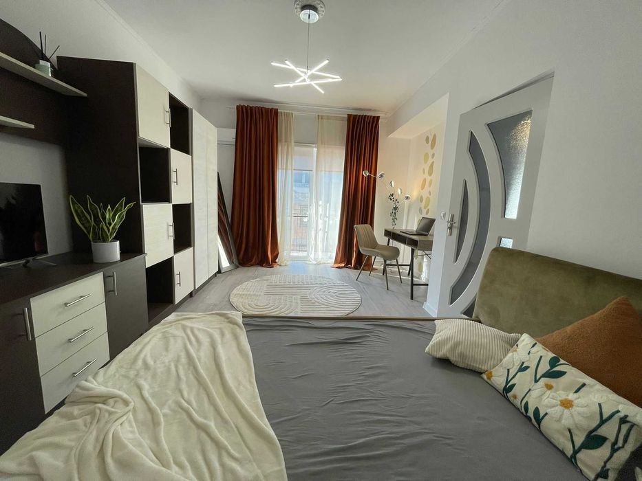 PF, Inchiriez apartament CENTRAL, 2 camere, SPATIOS, LUMINOS, recent renovat cu designer