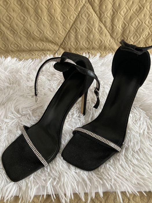 Обувки на висок ток