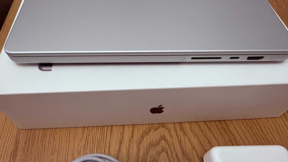 Apple MacBook Pro M1 Max de vânzare | OLX.ro
