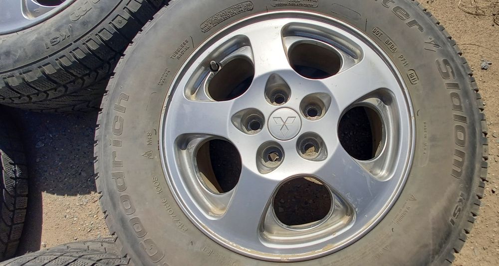Продам колёса  в сборе 215 70 r16