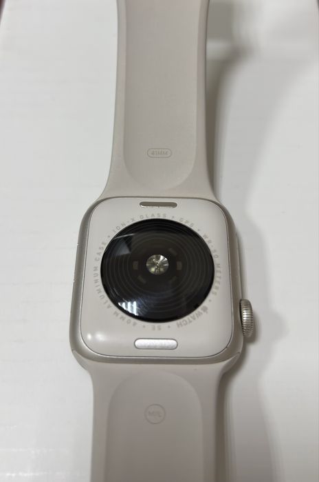 Продам часы apple watch se 40 mm