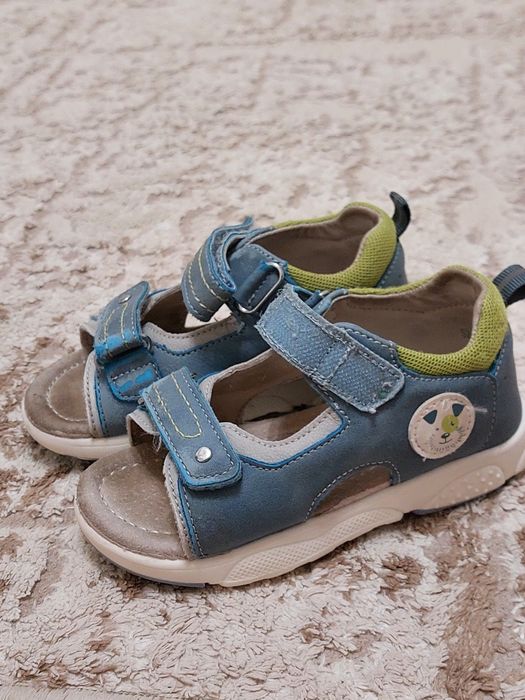 Продам сандали для мальчика