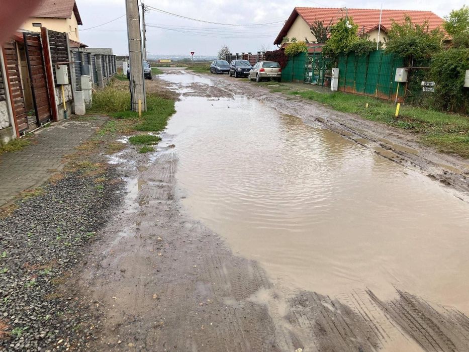 Drumuri,parcări, asfalt frezat, piatra,balast,beton concasat ,nisipuri, compost -mranită, utilaje