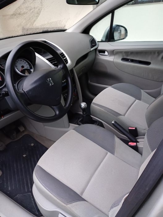 Peugeot 207 benzină