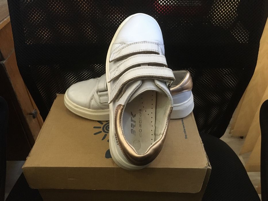 Adidasi piele naturala 36