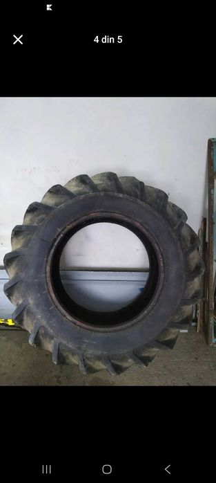 Cauciuc tractor in stare foarte bună 16,9/14/30