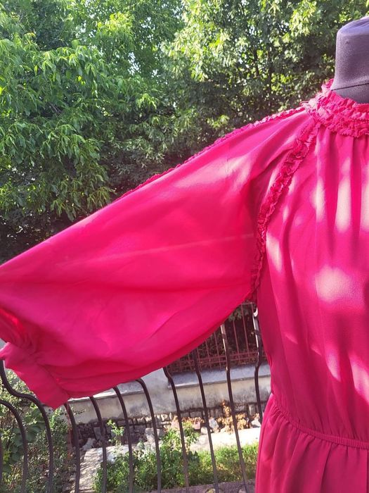 Rochie vaporoasa roz fucsia
