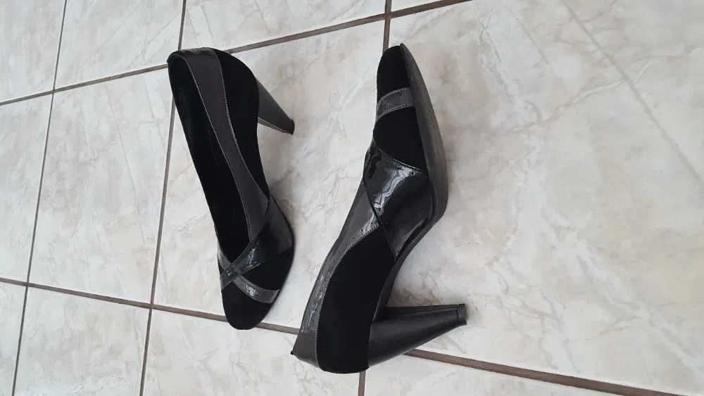Pantofi negri din piele