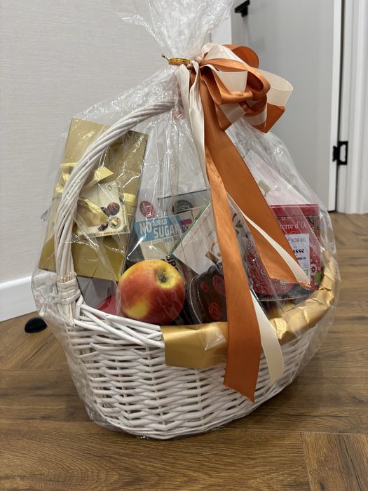 Красивая подарочная корзина