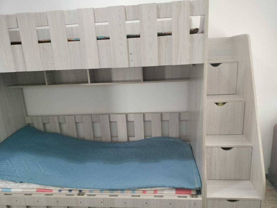 Двухъярусная кровать