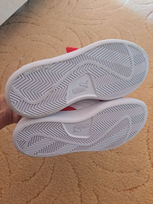 Маратонки Nike и черни обувки