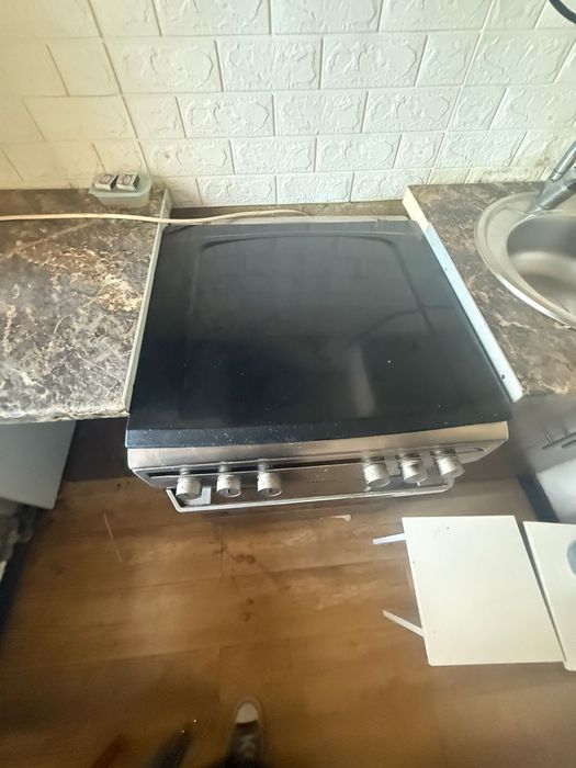 Продам газовую плиту Hansa