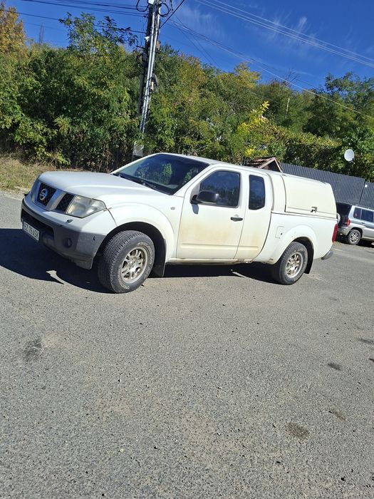 Vând nissan navara