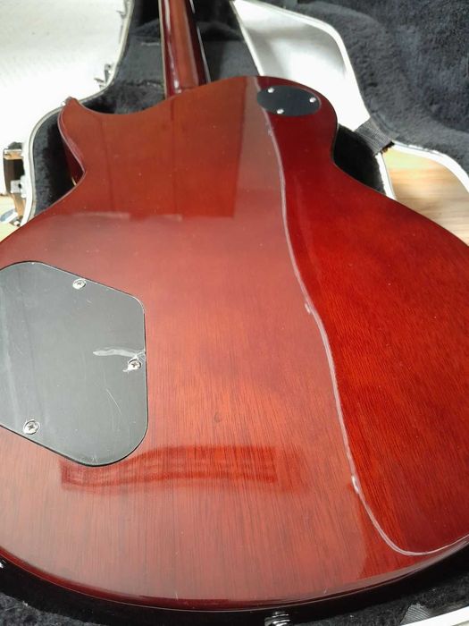 електрическа китара harley benton 550 с куфар