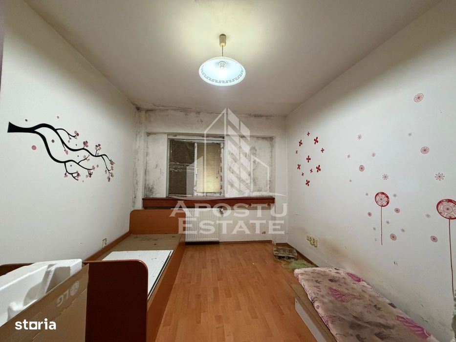 Apartament cu 5 camere, 2 bai, decomandat, centrala zona Girocului