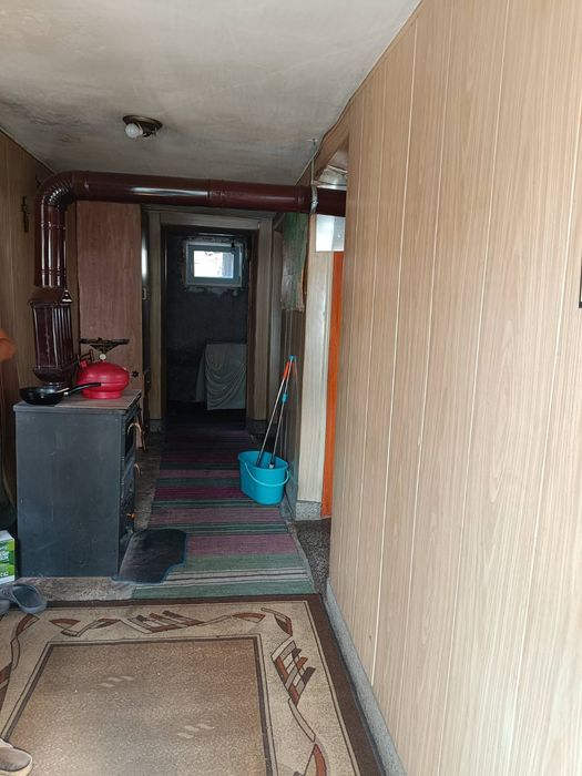 Просторна триетажна къща с голям двор в с. Дивотино, обл. Перник