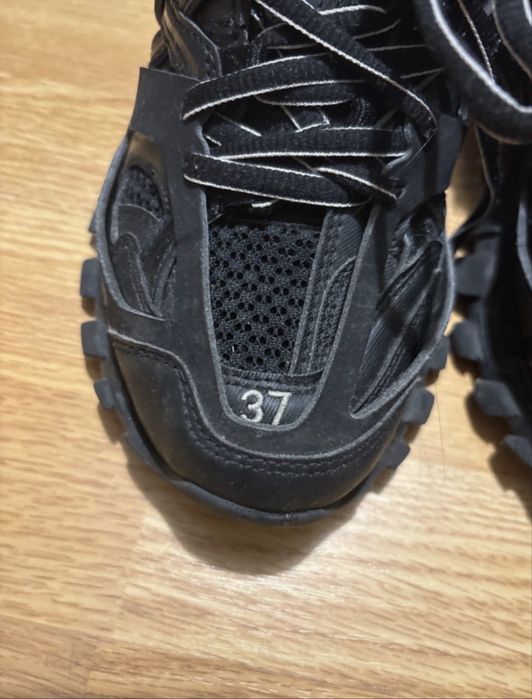 Balenciaga track