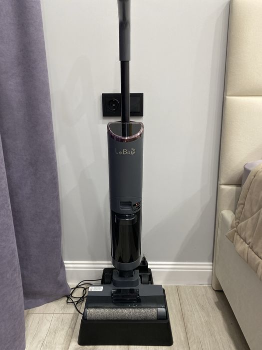 Вертикальный пылесос LeBot
