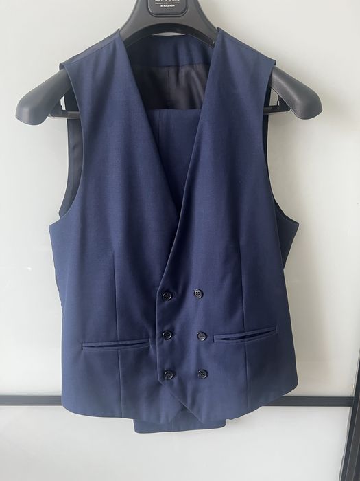 Продам классический  костюм тройка