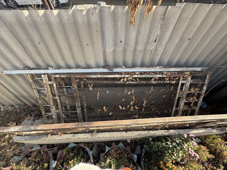 Железные варота, уголки