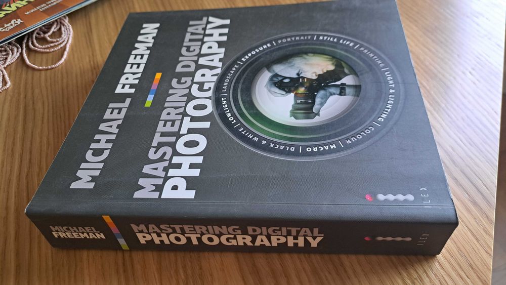 Продавам книги НОВИ