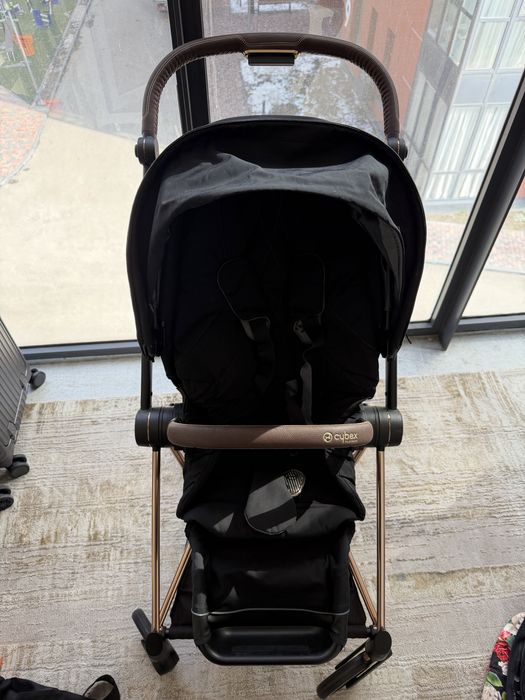 Продам коляску Cybex.