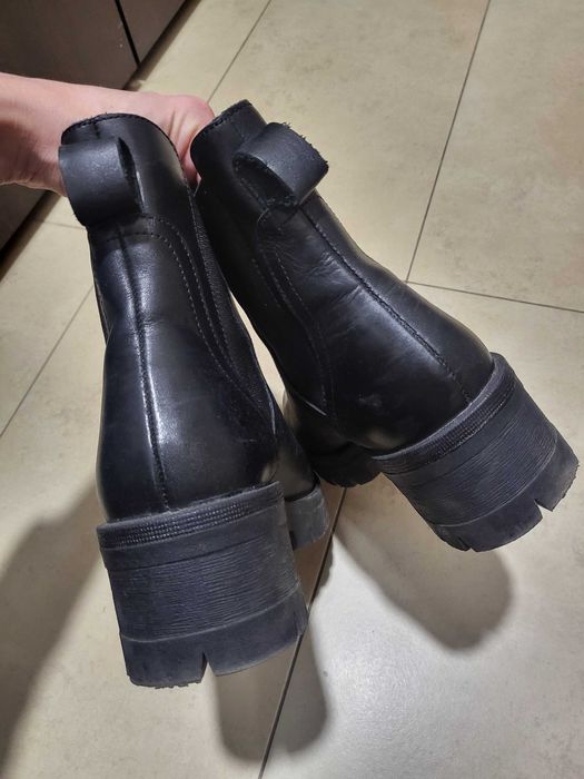 Кожени черни боти