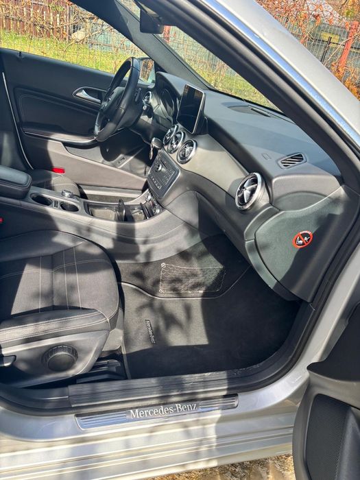 Mercedes Benz CLA200