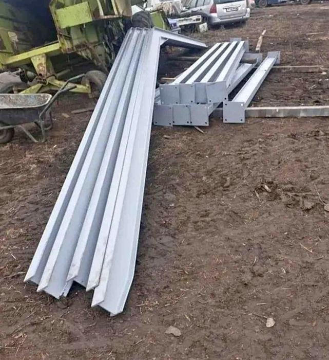 Vând 4ferme cu 6deschidere și 8stalpi la 4m