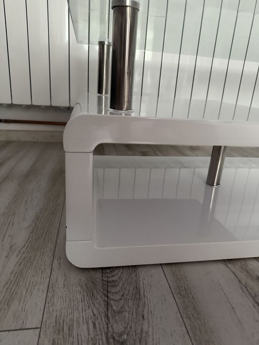 Masuta de cafea cu forma dreptunghiulara si cu raft, blat din sticla, finusaj alb, 110 x 65x 42, MDF si sticla transparenta