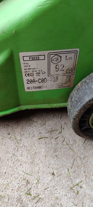 Vand mașina electrică de tuns gazon