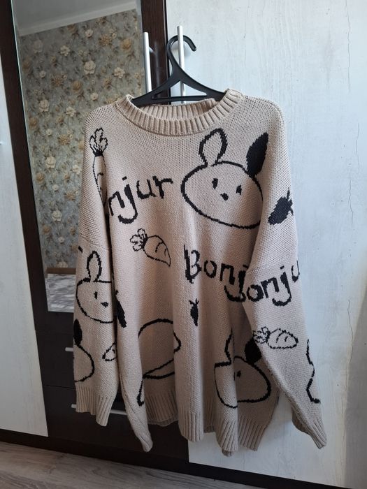 Два пальто, кофта и свитер