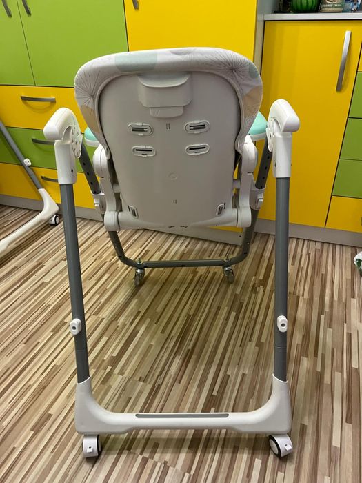 Двя броя детски столчета