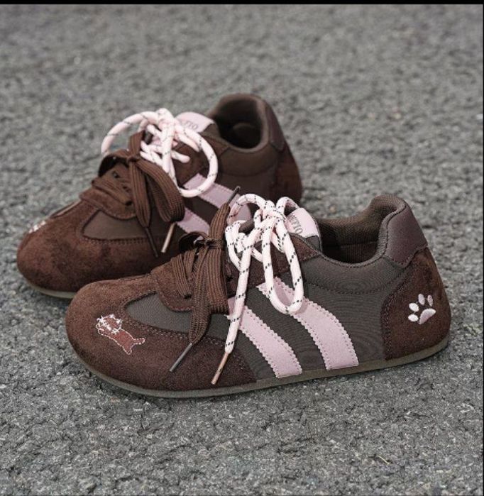 Продаю женские кроссовки.