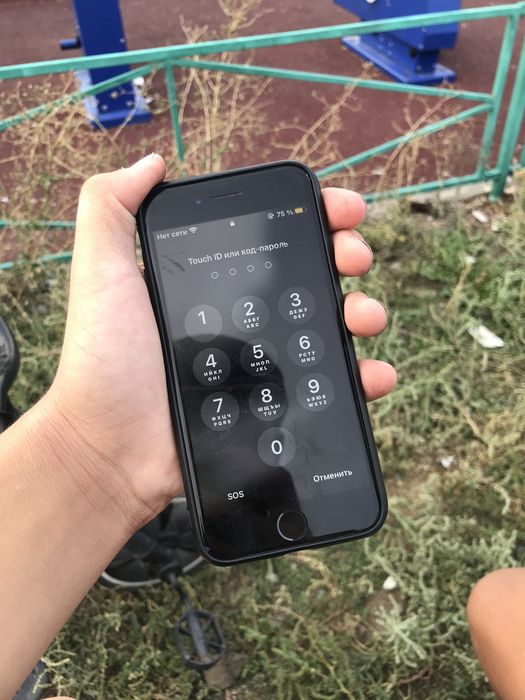 Продам айфон 7..