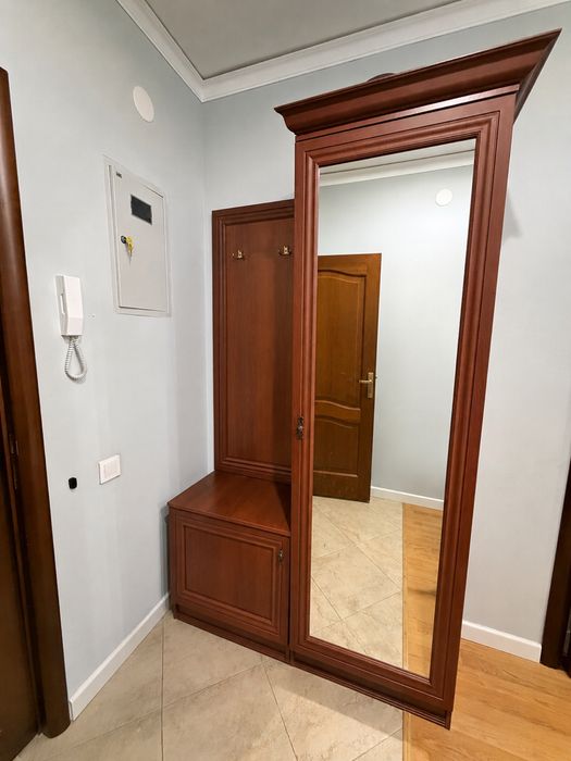 Продается шкаф в прихожую