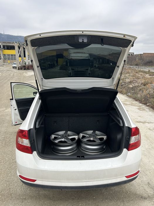 Vand skoda rapid 1.6 90 cai hatchback