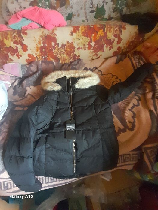 Vând greaca scurta neagra noua.